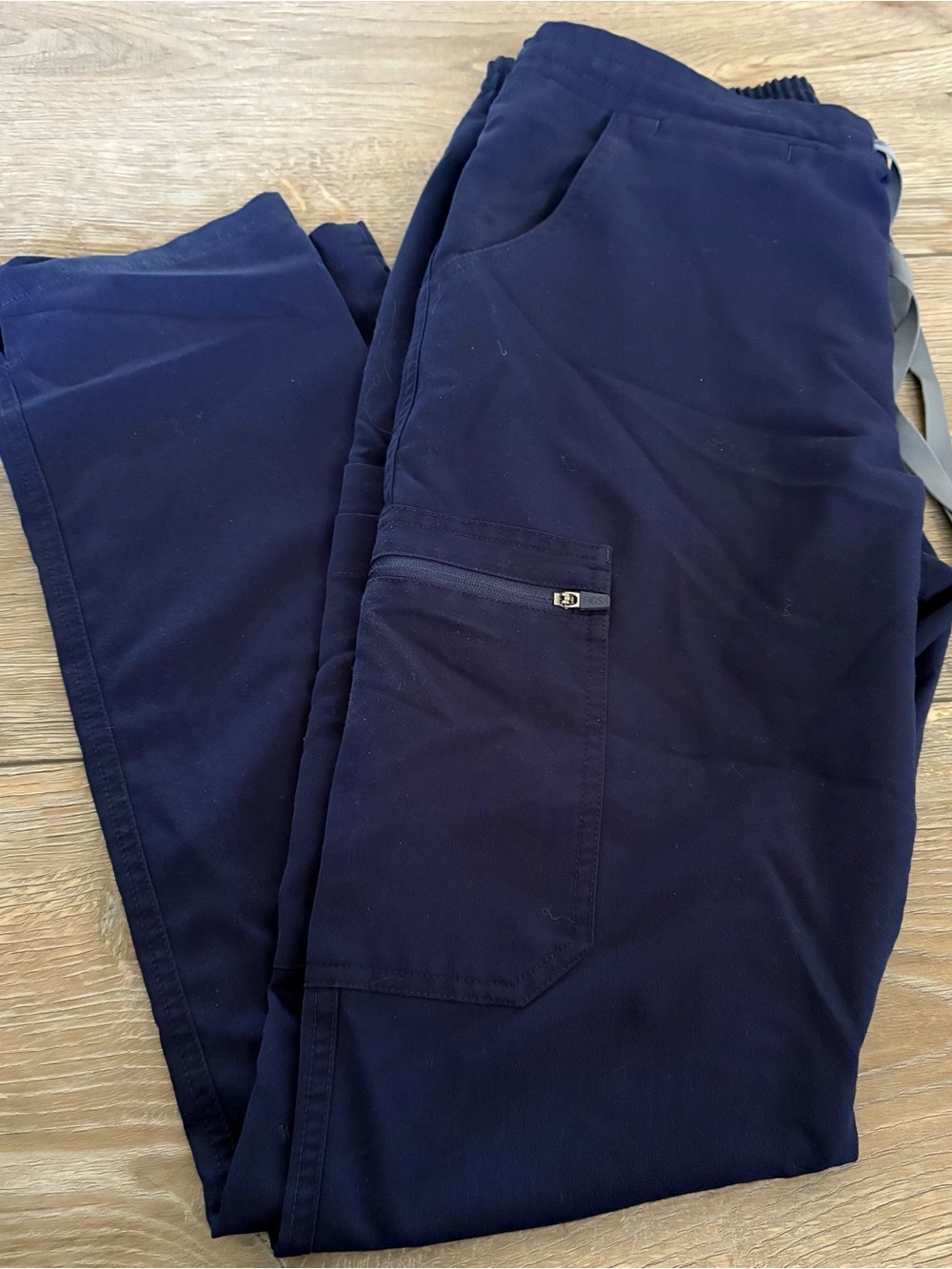 ✨ FIGS WOMEN'S YOLA SKINNY STRAIGHT-LEG SCRUB PANTS - NAVY BLUE ✨